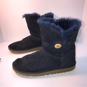 Ugg sheepskin Bailey Button 5991 Boots Size 5 Youth  Blue Suede